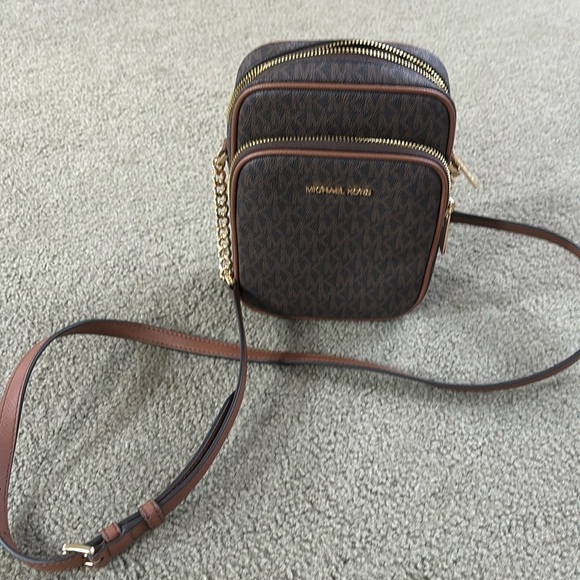 MICHAEL KORS Jet Set Travel Medium Logo
Crossbody Bag! NWOT - Picture 2 of 9